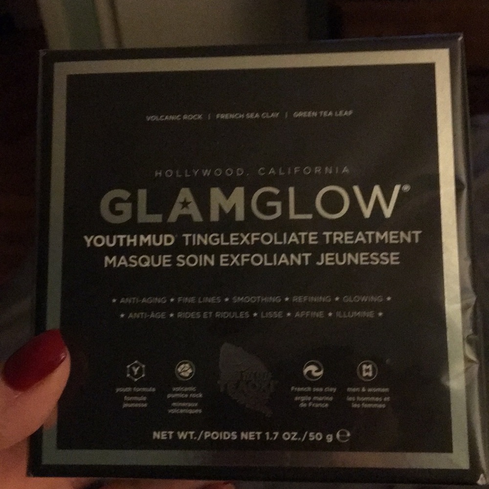 Glam glow youth mud tingle exfoliate